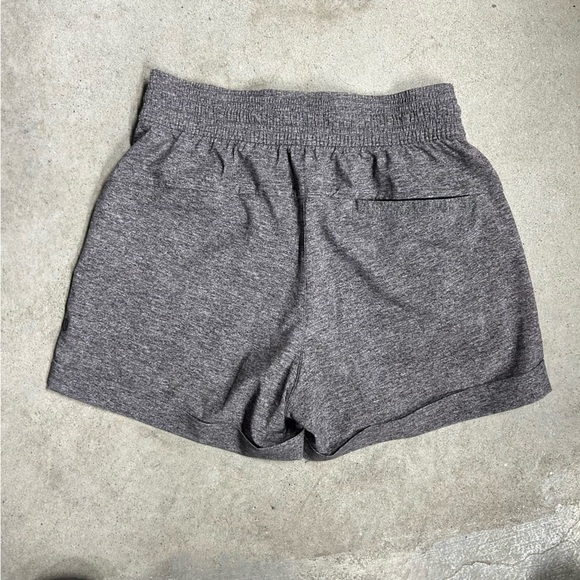 Lululemon Spring Break Away Short 4-way Stretch 3"
Heather Lux Multi Black Sz 2 - Picture 3 of 6